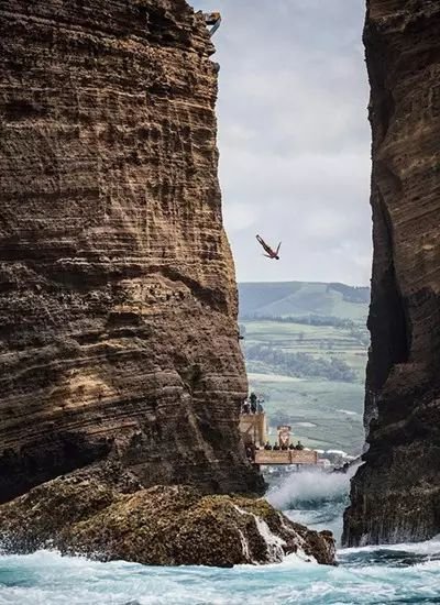 这才是真正的极限运动,这才叫胆颤心惊!看完你敢挑战吗?