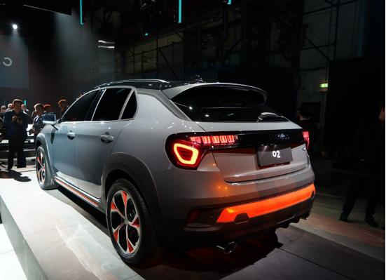 吉利又出新款车,价格更低,和领克01放在一起,你会选哪一辆?