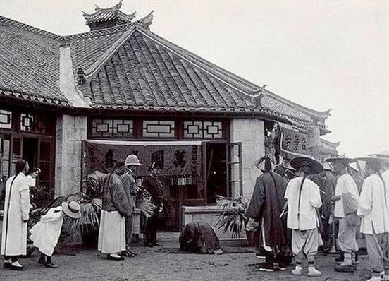 清朝真实老照片:小贩路边小凳上吃早餐,最后一张是清朝奇耻大辱