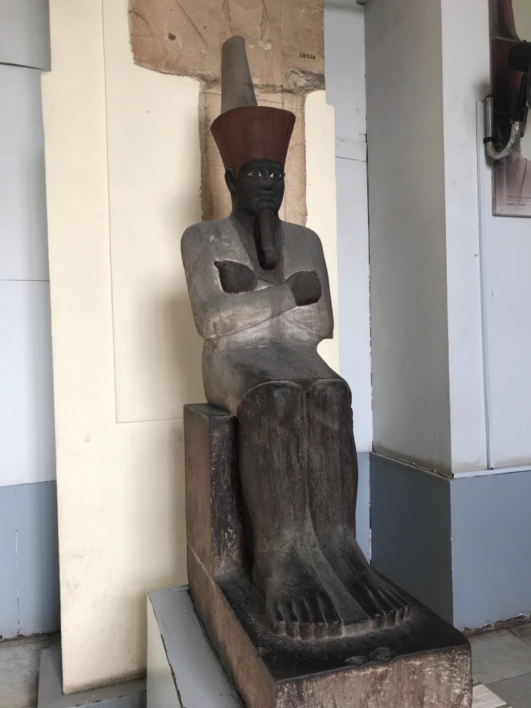 埃及博物馆的重要法老雕像:①第3王朝 左塞王,②③第4王朝 胡夫(这个