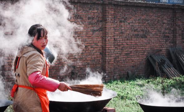 这就是农村结婚酒席,大鱼大肉,满满的土味!