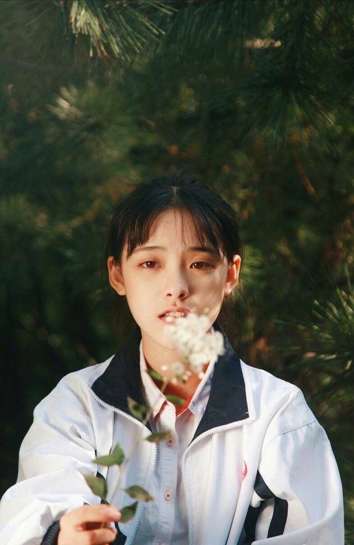 虞佳瑞 01年的妹纸 来自浙江温州 又是一位校服女神