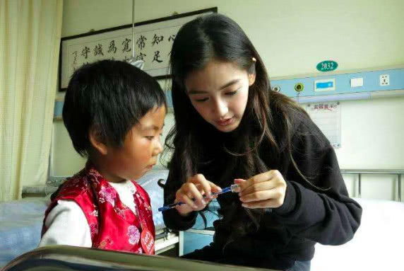 中间人李萌不愿背锅还原“诈捐门”细节：揭穿杨幂团队三大谎言！