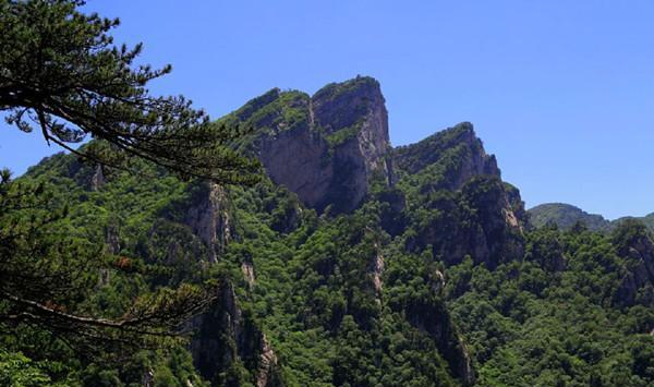 一座位置特殊的城市, 地处秦岭以南淮河以北, 属