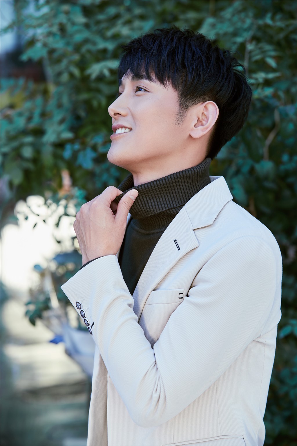 王文杰深秋化身花意少年 从容仿若午后暖阳