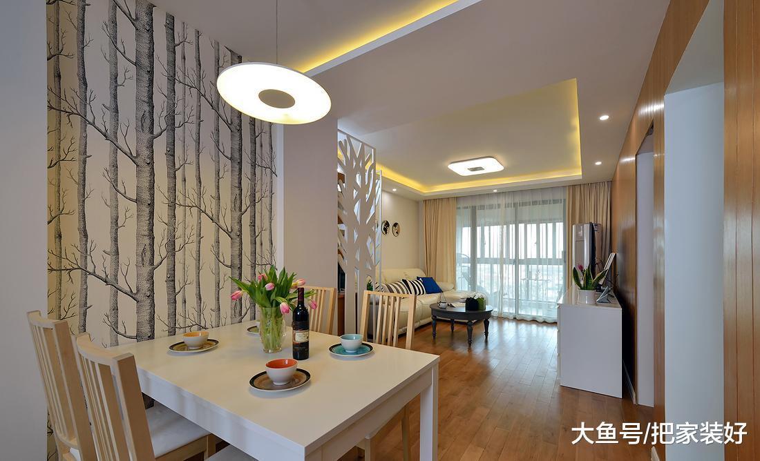 的,其实没有什么亮点,唯一一个亮点就是在餐厅与客厅之间做了镂空隔断