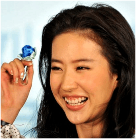 盘点娱乐圈抿嘴笑更好看的6大女星最后一个笑的妩媚动人