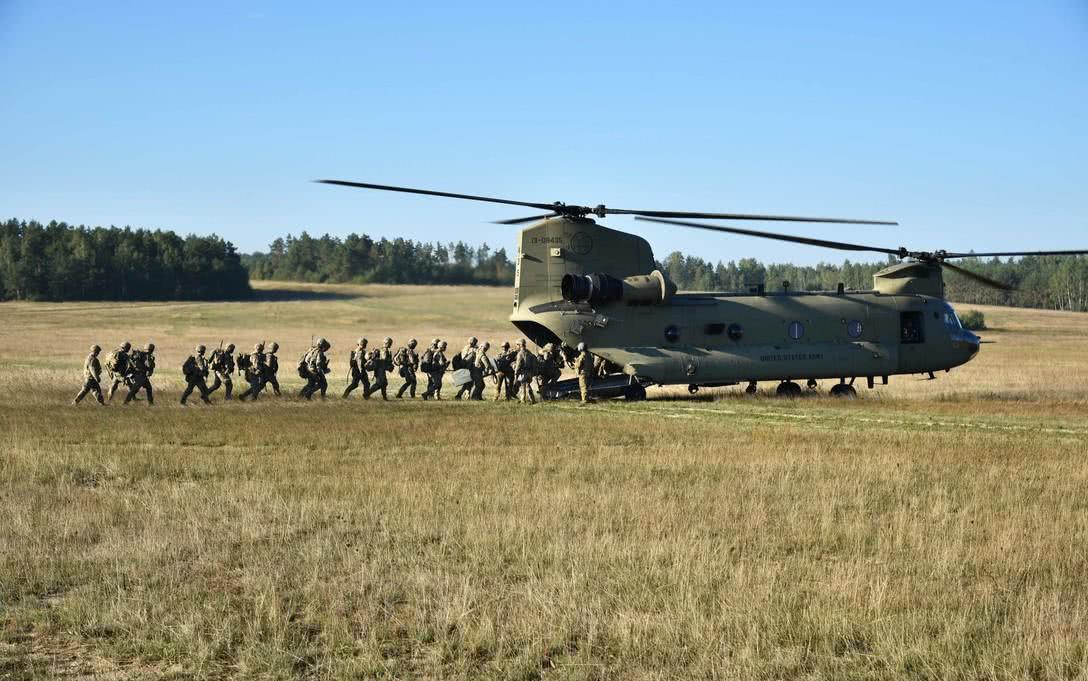 5吨,火炮军车都能吊,运兵实施空中突击|火炮|直升机|美军_新浪新闻