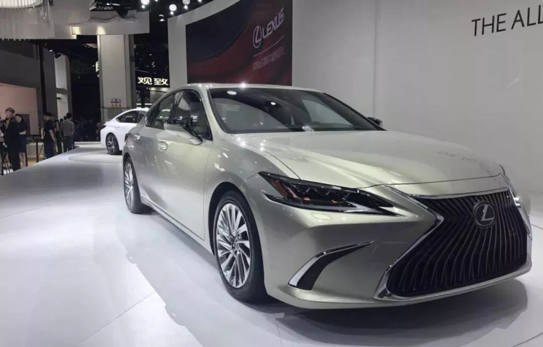 中大型豪华轿车代表之作:全新雷克萨斯es