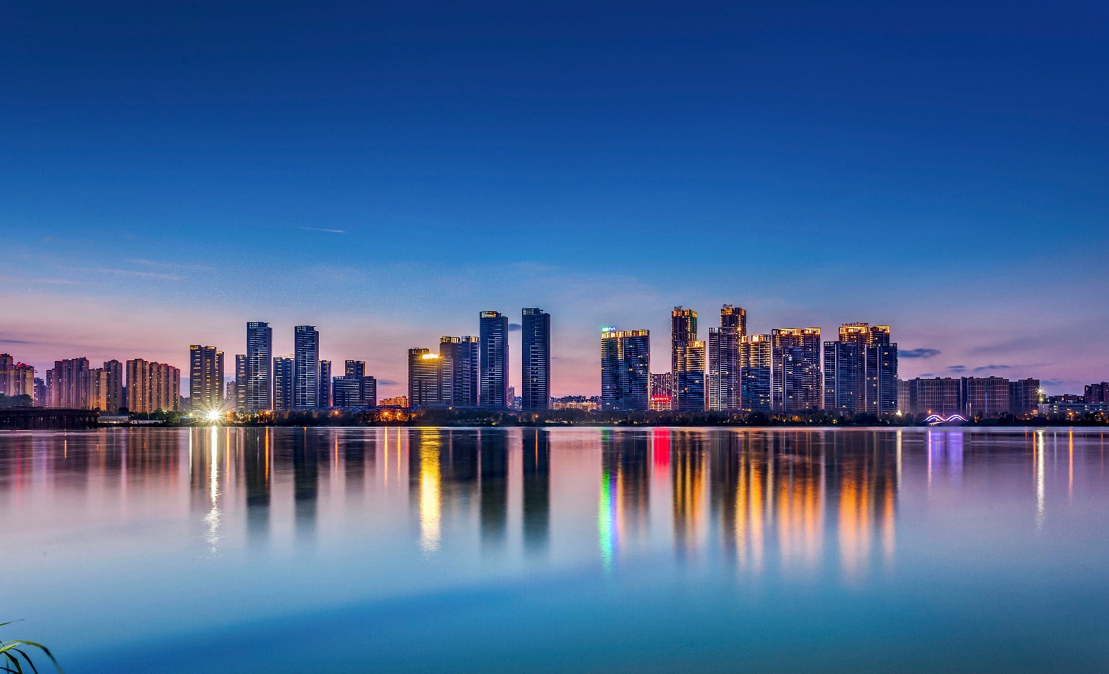 华侨城西部投资4.8亿元现金收购剑门旅游