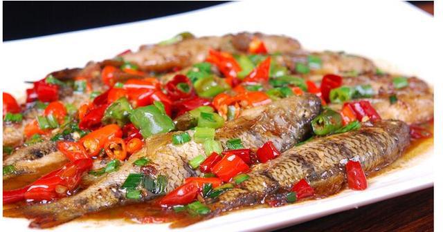 小贴士:青条鱼无毒,如储藏不当变质,会产生一定毒性