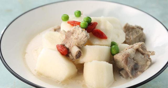 可以补充体力,还有多种吃法的汤类美食:山药排骨汤