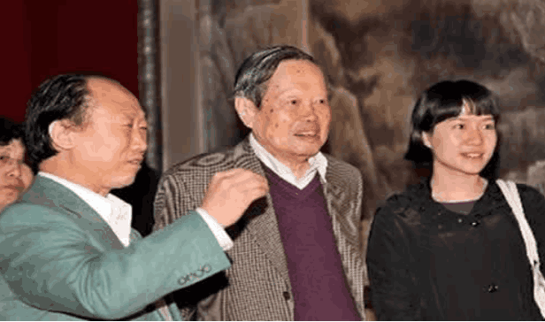 中国为何培养不出顶尖人才?杨振宁这三问,让清华教授哑口无言|杨振宁|清华|人才_新浪新闻