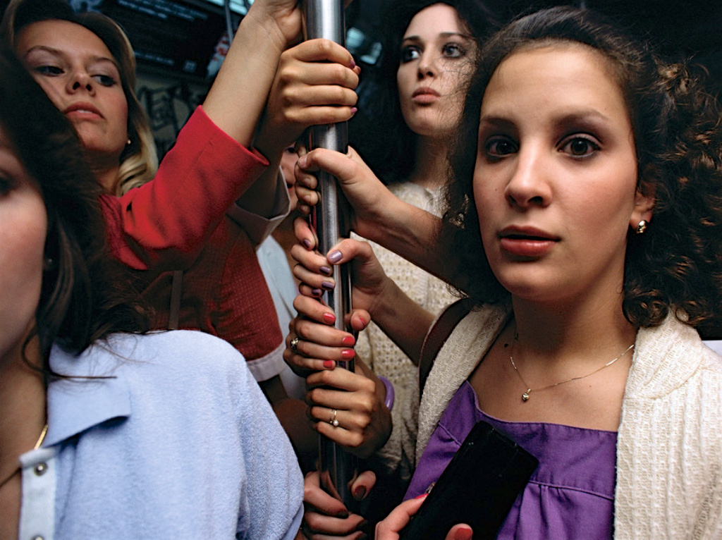 老照片 | 美国纽约地铁,1980年.布鲁斯·戴维森