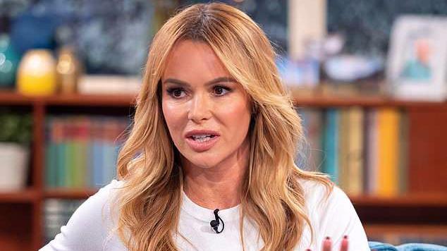 《英国达人秀》评委阿曼达·霍尔顿述说孩子流产,难掩泪水