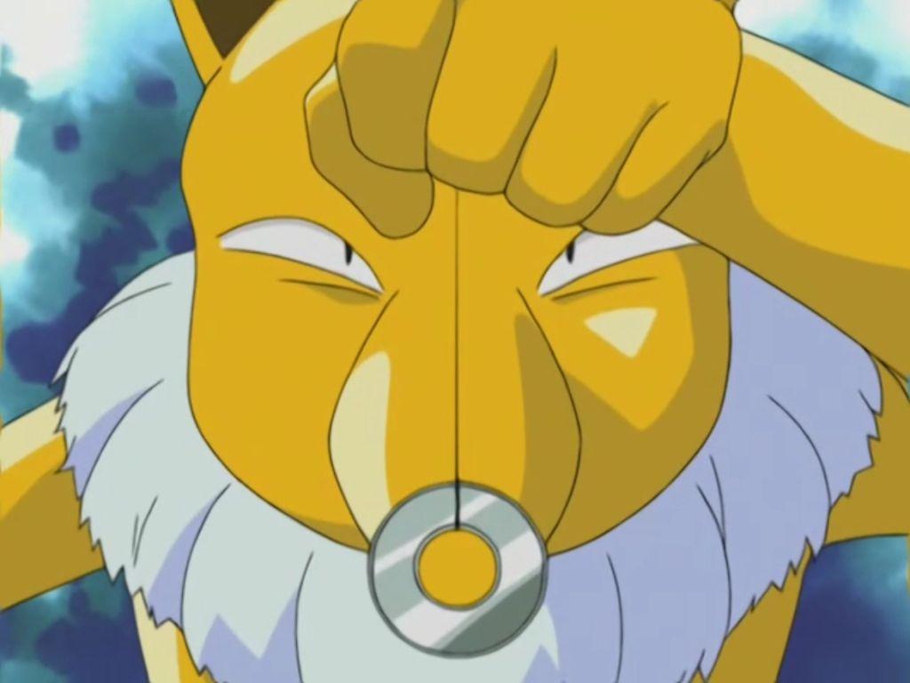 进化后的引梦貘人是一只黄色人形宝可梦,鼻子还是很大,占了半张脸,配