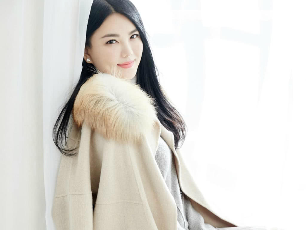 李湘近照,肥肥的她瘦下来竟然这么美,一袭连衣裙美的不行!