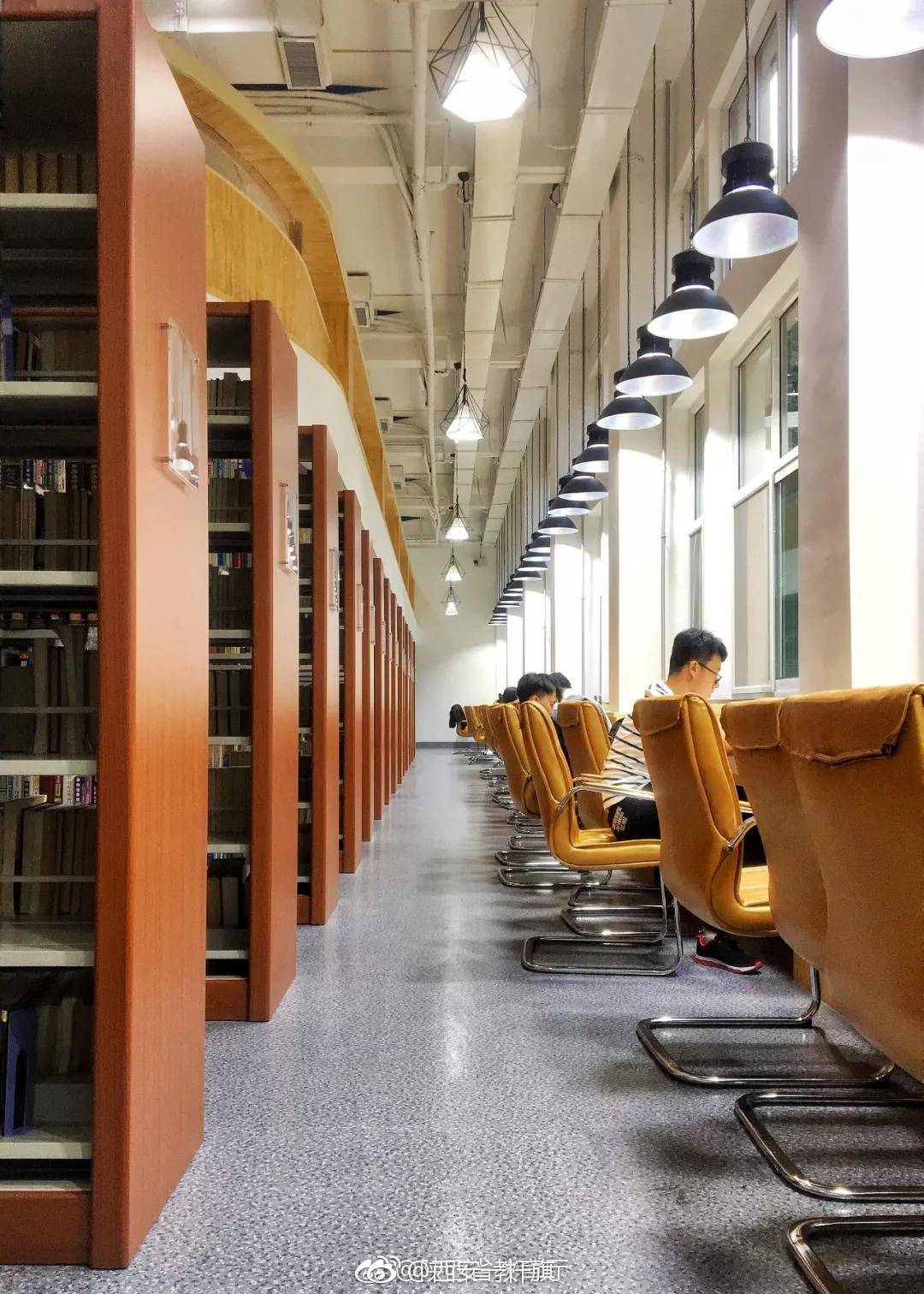 西法大网红图书馆c位出道啦