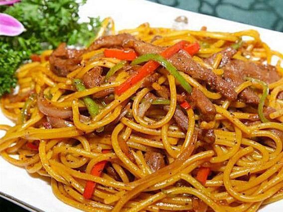 牛排炒意面,美味又经典,全家都爱这一口!