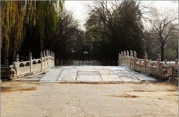故宫有一座桥叫做"断魂桥", 你游览时建议不要走