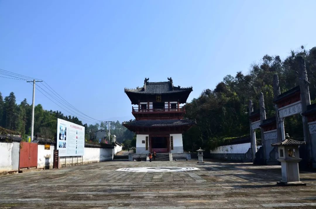 中国规模最大等级最高的宫观,在江西龙虎山,被称为道教第一宫