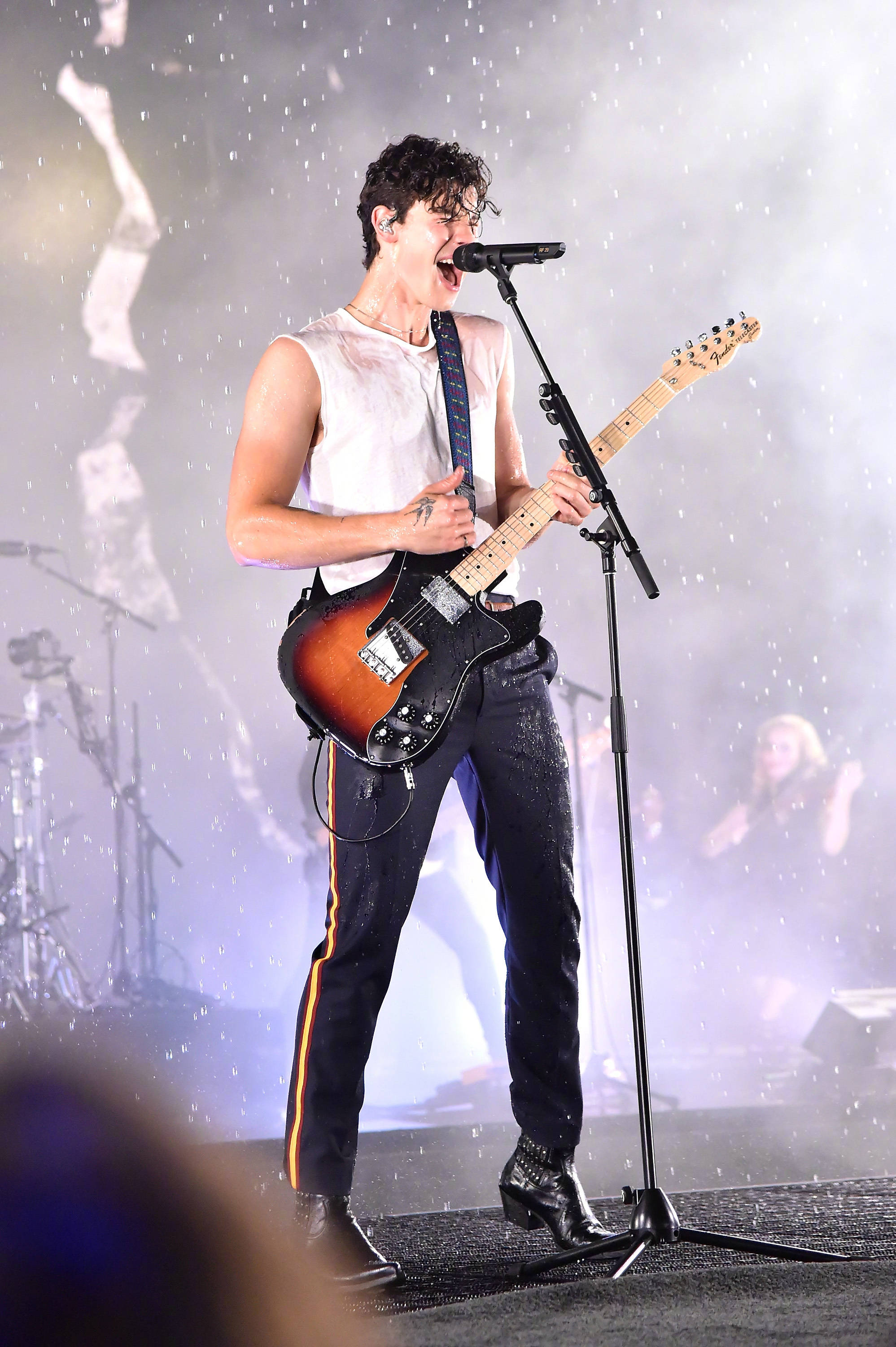 shawn mendes昨天在vma上湿身表演美图大赏!湿身啊!