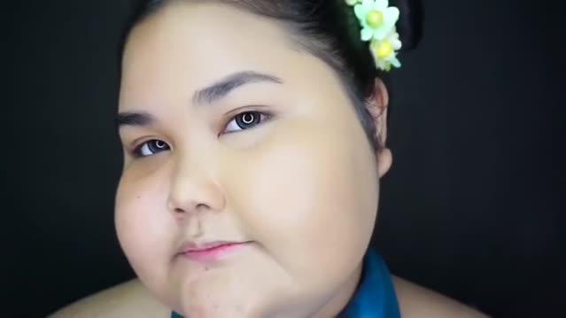 泰国丑女被大家嫌丑,上完妆变小仙女,还满满的自信!太美了