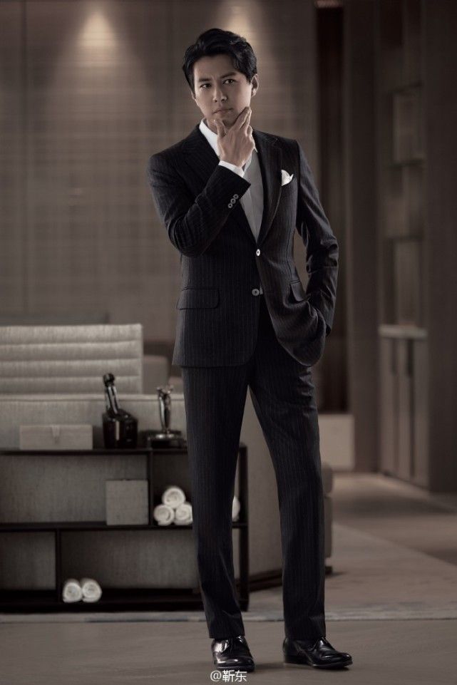 如今靳东42岁,虽然走红的时候已经到了中年,却是越来越有男人味了