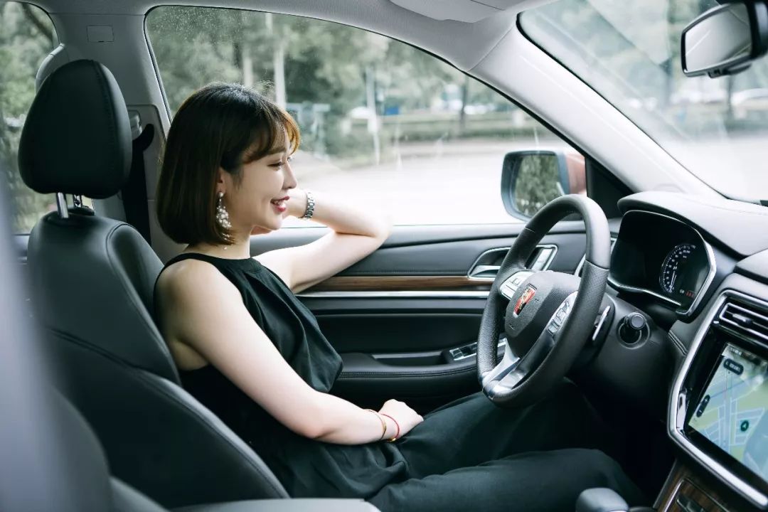 型男和御姐争c位,谁赢了?楠姐试驾大7座suv荣威rx8