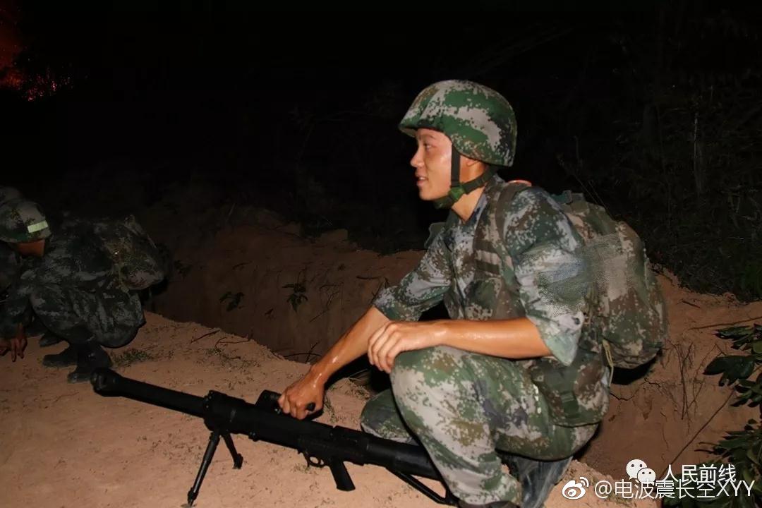 73军某旅夜训中的11式狙击榴弹发射器_新浪看点