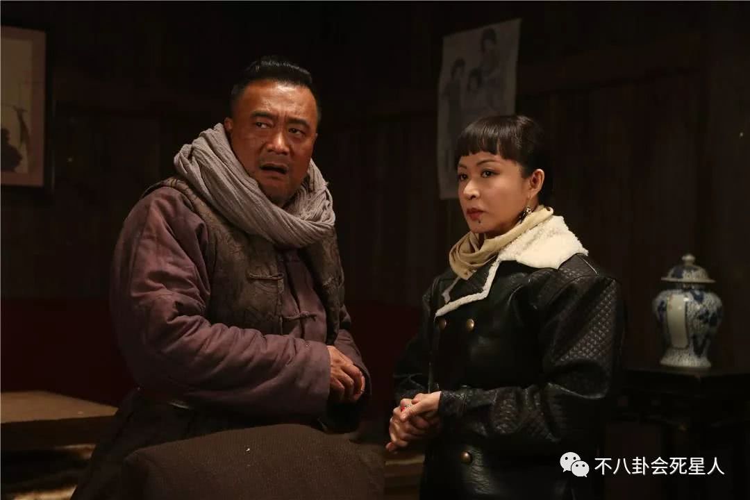 金星去了国外游学了一段时间,时常在微博晒聚会秀恩爱,并献出了电视剧