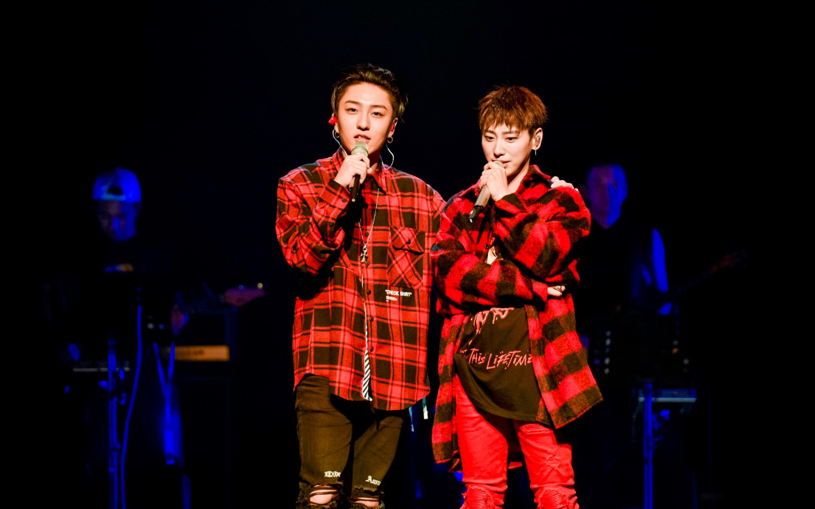 魏巡哽咽夺冠纪念舞台 好兄弟王梓宁惊喜现身