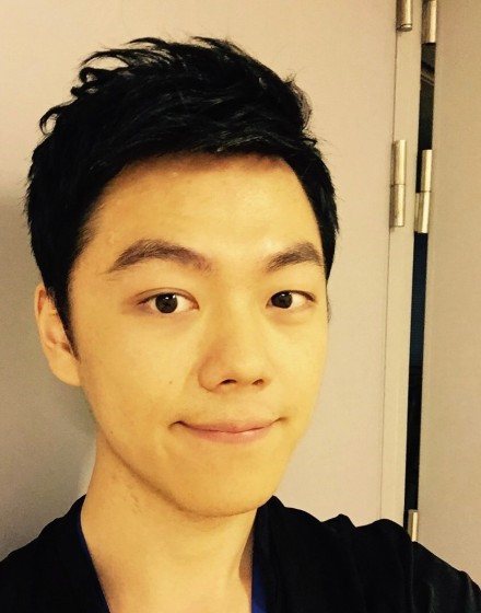 学府的副教授,国家一级演奏家组成精英乐队,演出久石让钢琴曲的音乐会