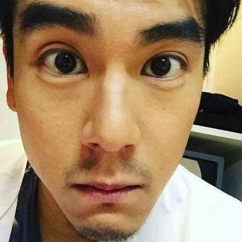 彭于晏自拍风格自成一派专注晒抬头纹还特别爱仰拍