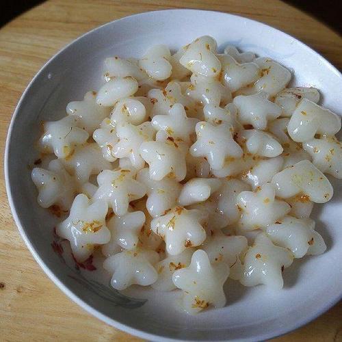 主料:糯米粉(500克)粉籼米粉(干,细)(120克)辅料:桂花酱(6克)调料:白