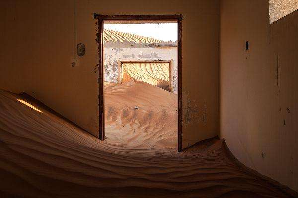 沙漠鬼镇为何可怕?白天出现晚上消失,很少有人敢踏足此处