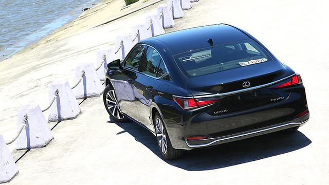 试驾lexus es 200一天下来,笔者对这款全新中大型豪华房车的操控,空间