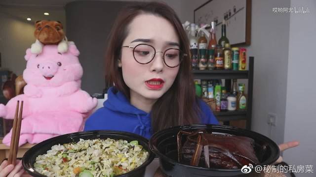 韩国大胃王dorothy吃播猪肉配泡菜,还有一大碗辣酱,一口吃半斤!