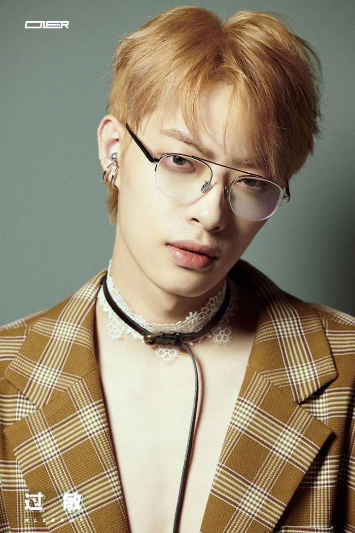 坤音四子oner 携带新专辑《过敏》正式出道