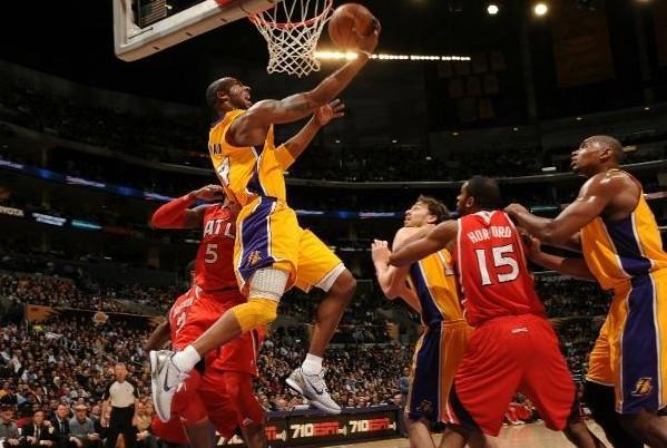 NBA最美如画滞空拉杆, 乔丹三拉杆上篮, 欧文一球让詹姆斯无奈!|乔丹|拉杆|欧文_新浪新闻