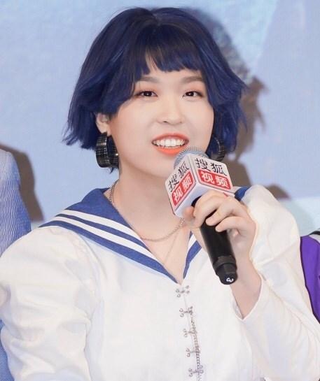 3unshine组合新造型辣眼睛cindy脖子上挂血痕