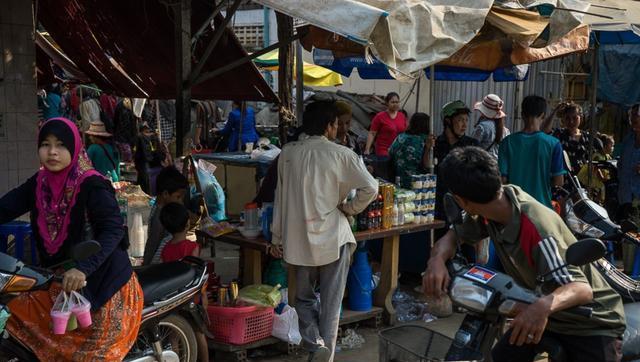 实拍: 马德望街头众生百态相