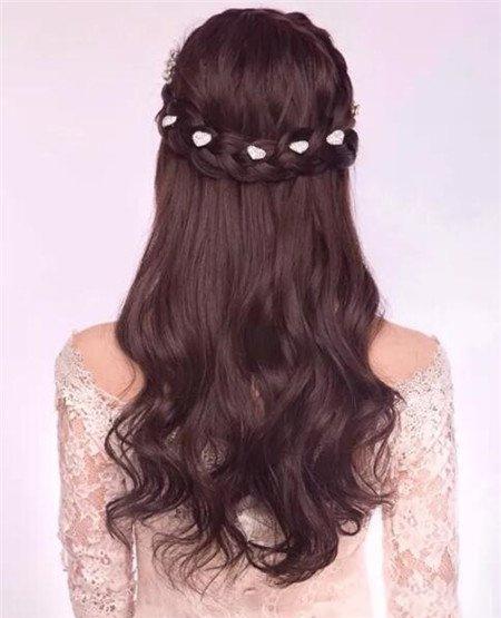 16款漂亮的伴娘发型送给将要做伴娘的你