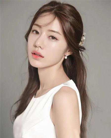 16款漂亮的伴娘发型送给将要做伴娘的你