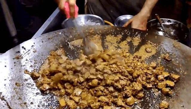 印度街头奇葩美食, 看着恶心反胃, 口味太重了!