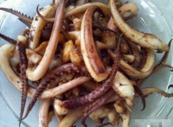 街上的"巨型鱿鱼须", 18元一个, 吃过的人直呼被坑, 网友: 该