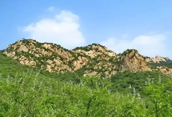 北京远郊这座山,山奇,水美,林茂,谷幽,山峰似莲瓣绽放,百花