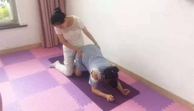 位置正的话顺产也就会更顺利,所以孕妇到了孕晚期要对胎位有一定了解