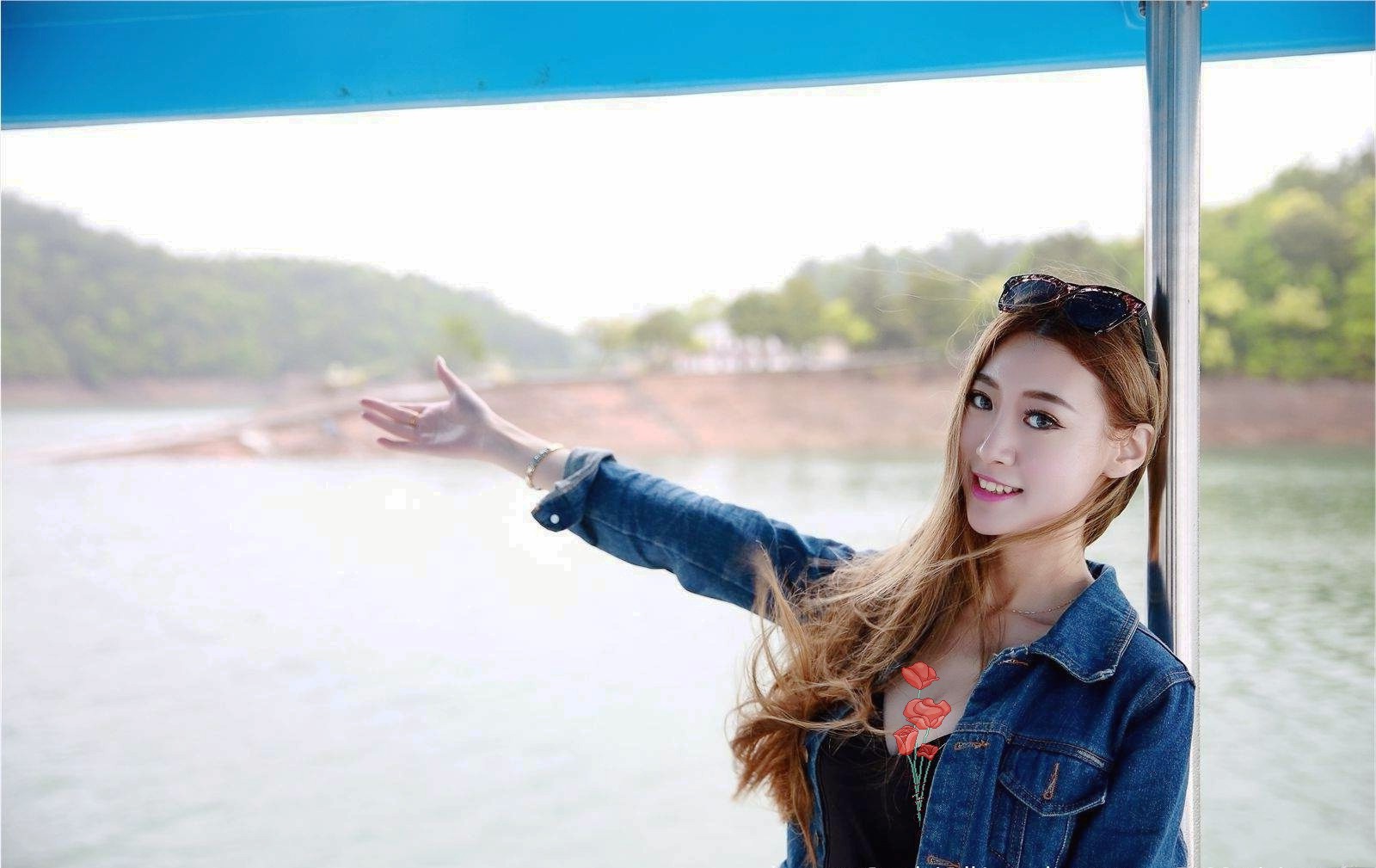 户外里那秀发飘逸而开心的美丽女子!|时尚|美女|户外旅游_新浪新闻