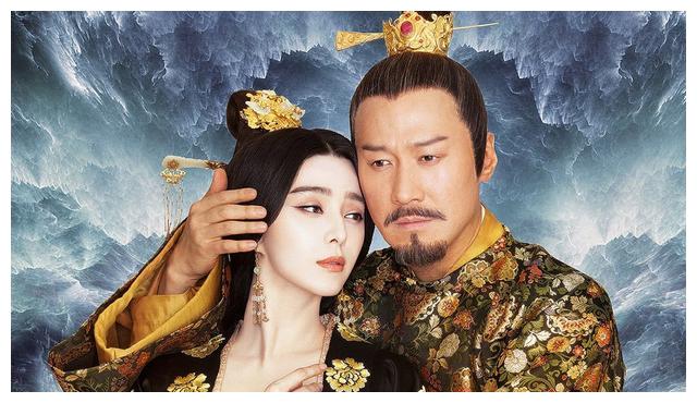 贵妃帮别人洗澡,皇帝知道后不仅高兴,还在一旁观赏